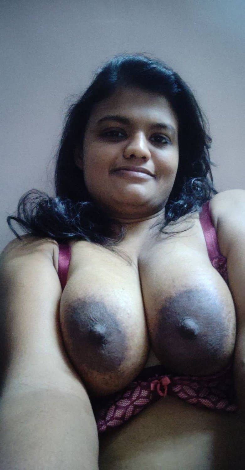 Famous Indian Webslut Likes to Show Off