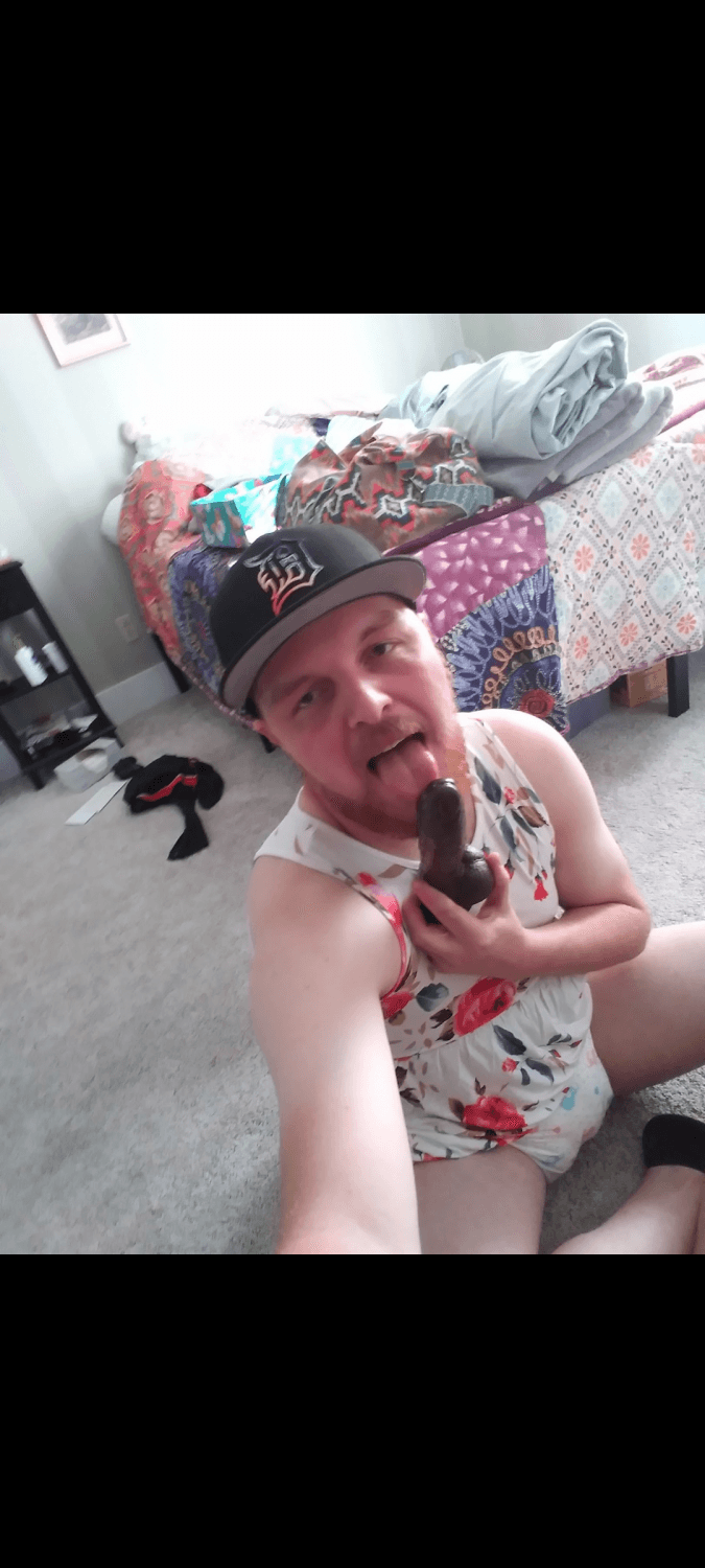 Sissy Derek chew Fenton Michigan