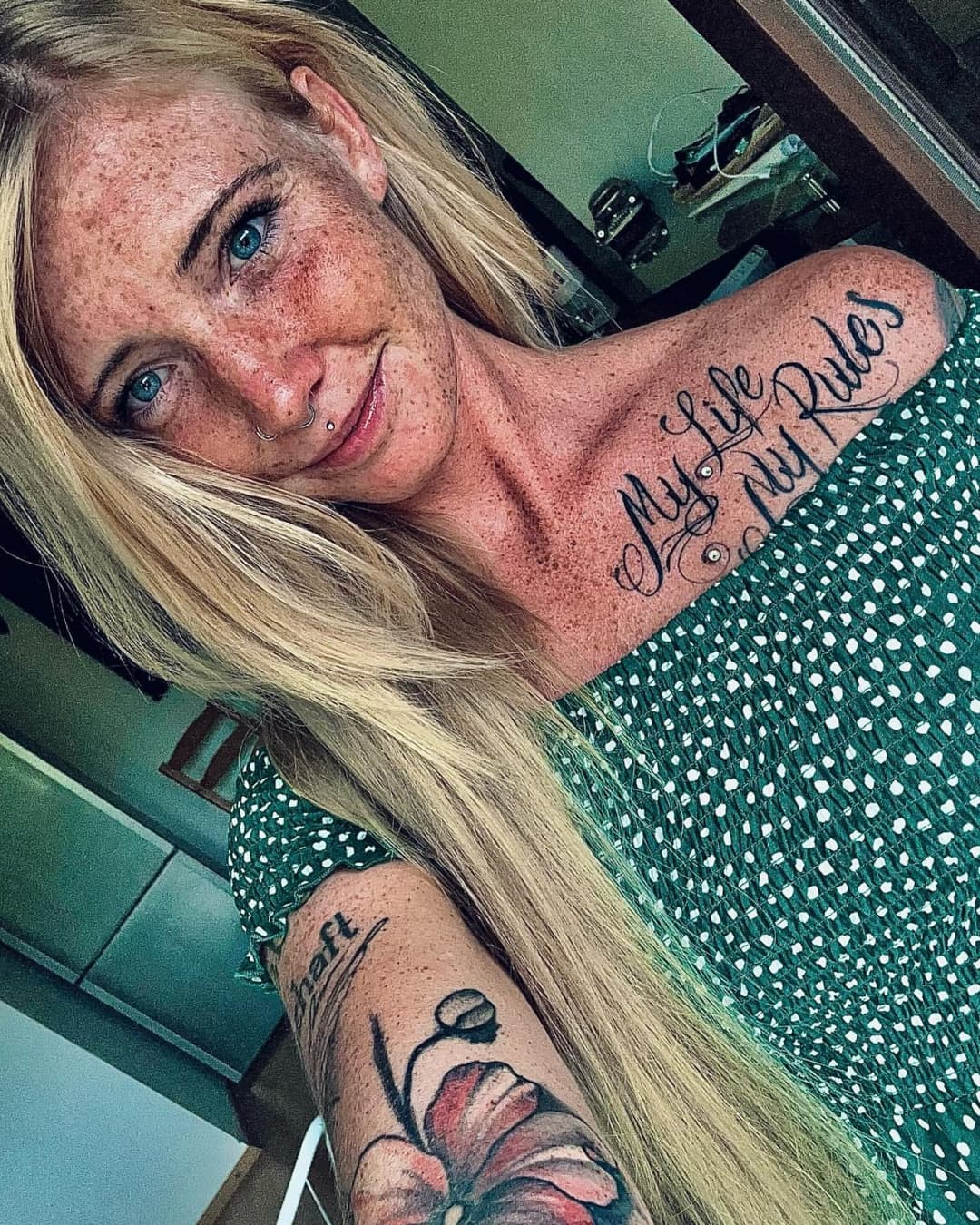 Freckles Beautiful Tattooed German Girlfriend Deepthroat Blowjob