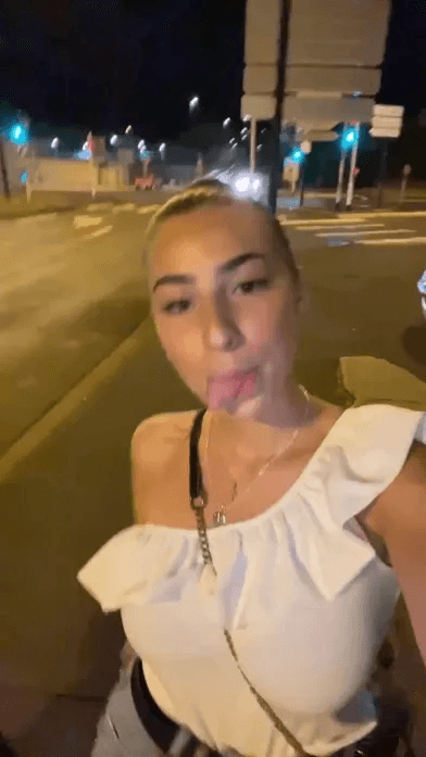 Melinda French slut / Salope du 63 / 18 y.o / Chienne française nude