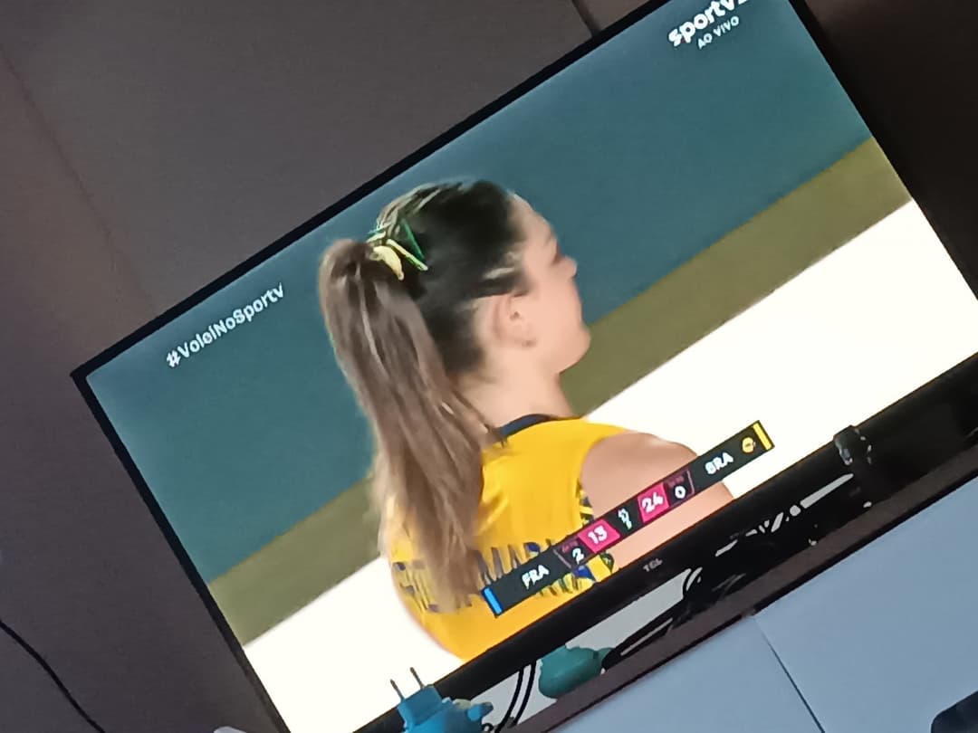 Click to view full size Eu tava assistindo o jogo da seleção e quase me acabo na punheta vendo essas gostosas ???