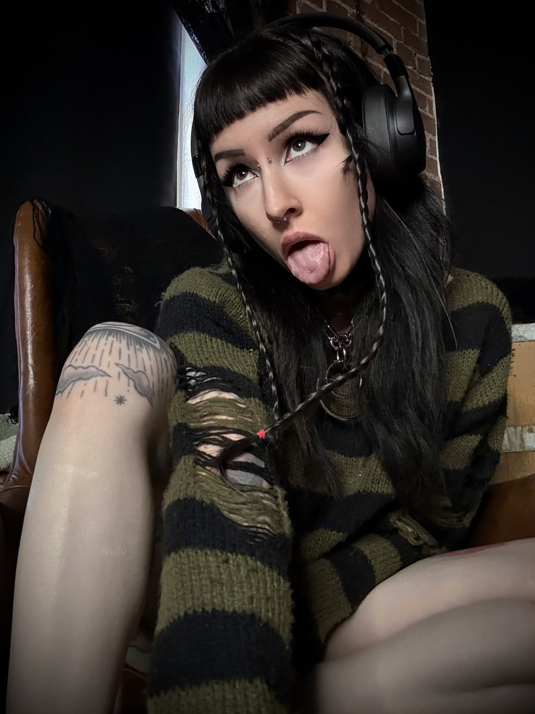 I lift my sweater, and suddenly you forget how to breathe