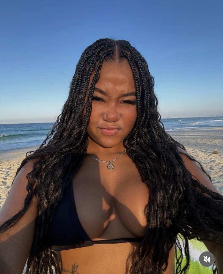 Click to view full size Giovanna e Liv Máximo