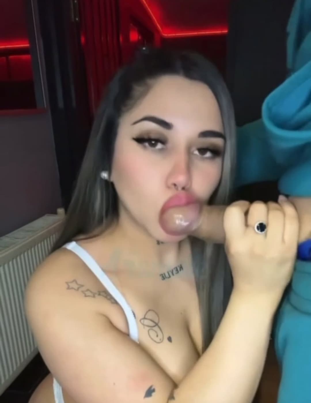 Adicta al sexo oral tetona chilena