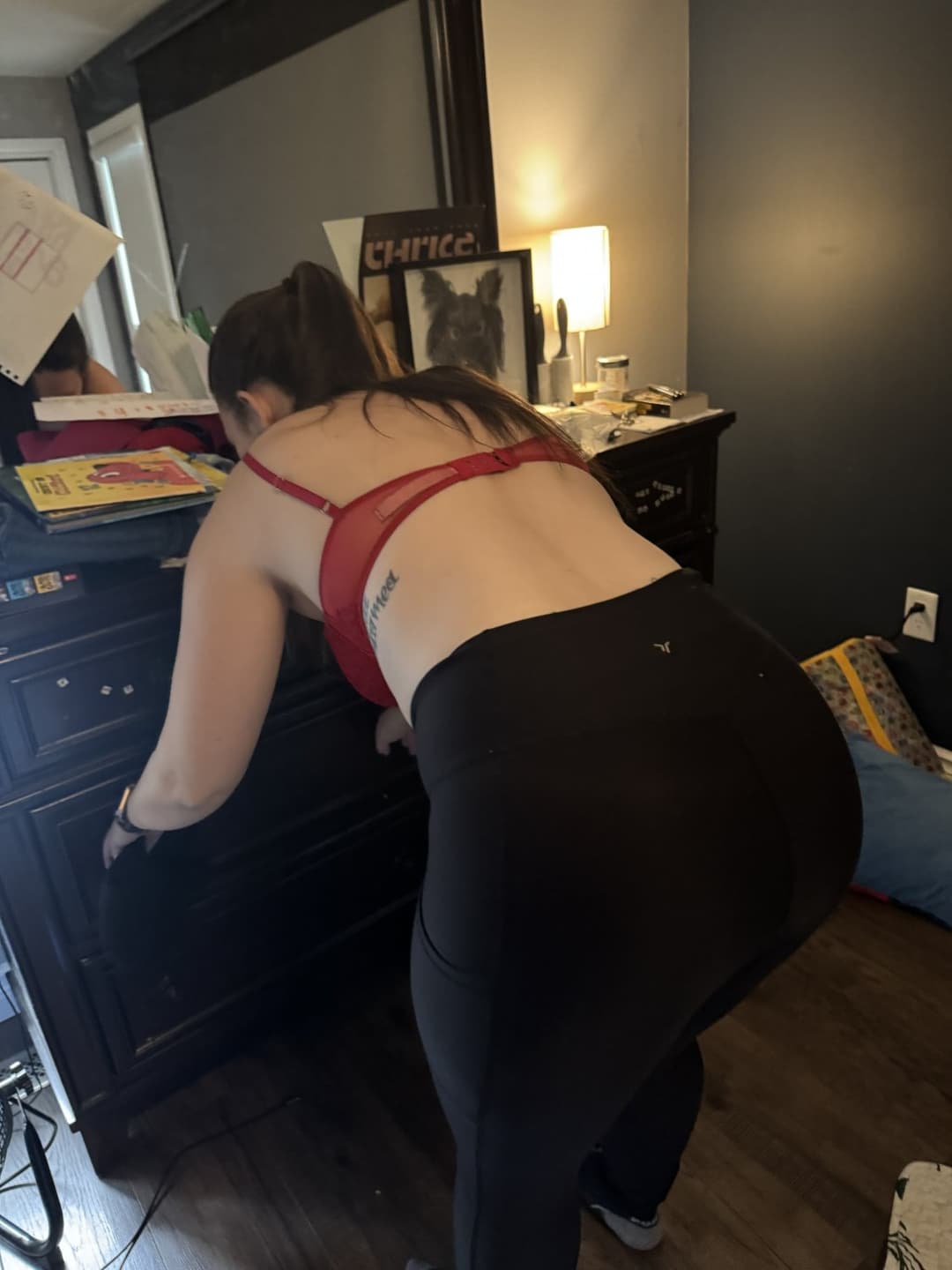 My wife is a hot mom that deserves sharing. Hot ass feet and face.