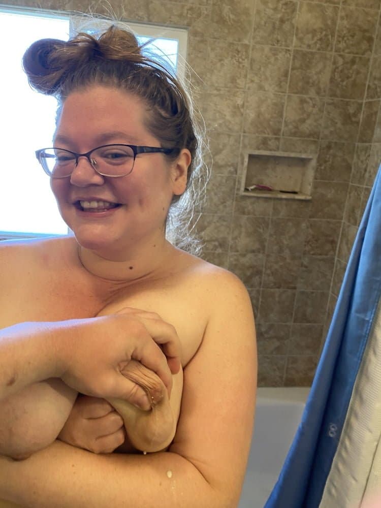 Click to view full size Oregon slut Michelle, big areolae saggy tits fuck toy