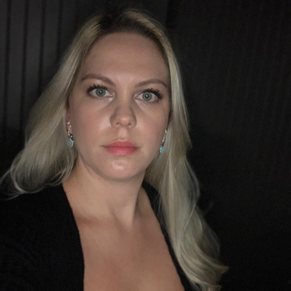 Tara & Alicia strip out of their bikinis & make out for G G W