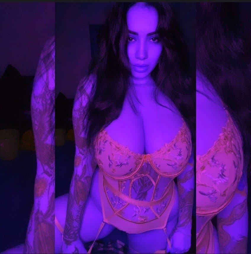 Nice tits sitting in t○ps 5