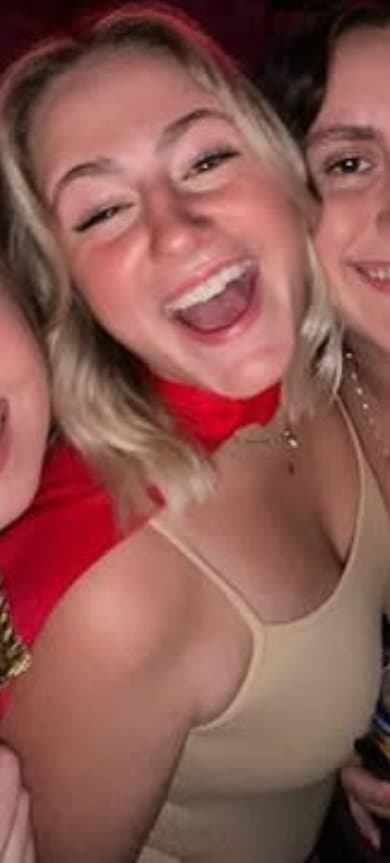 Irl blonde dresses like a superslut and gets spitroasted and used at the party. Comment + dm! AI