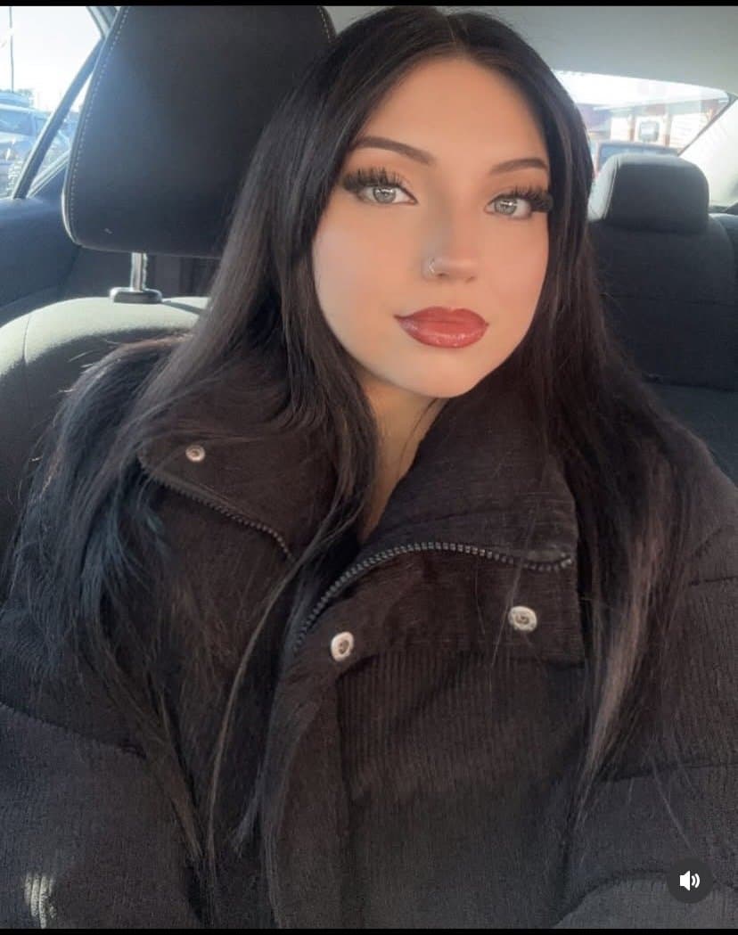 Snowbunny bitch Cat only lets black clap those big buttcheeks