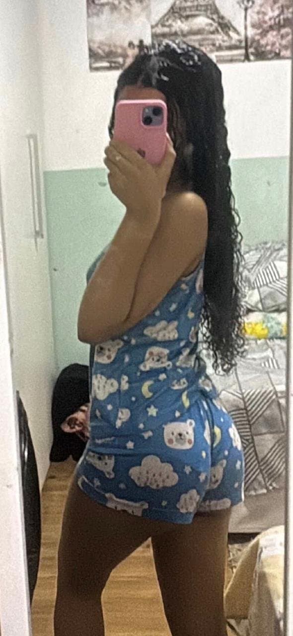 Novinha safada de pijama