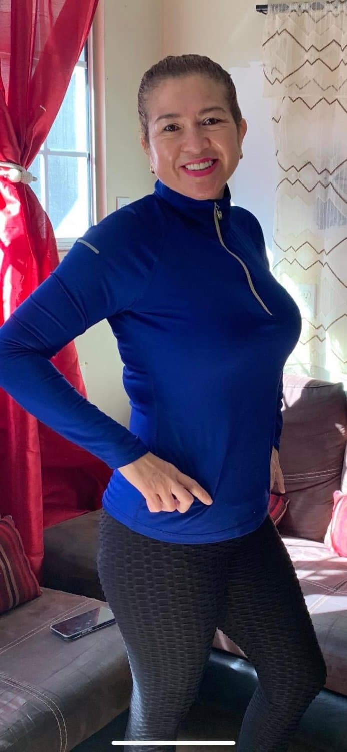 Click to view full size I would still tear this up even tho she a bit old she got big tits and cute toes lowkey