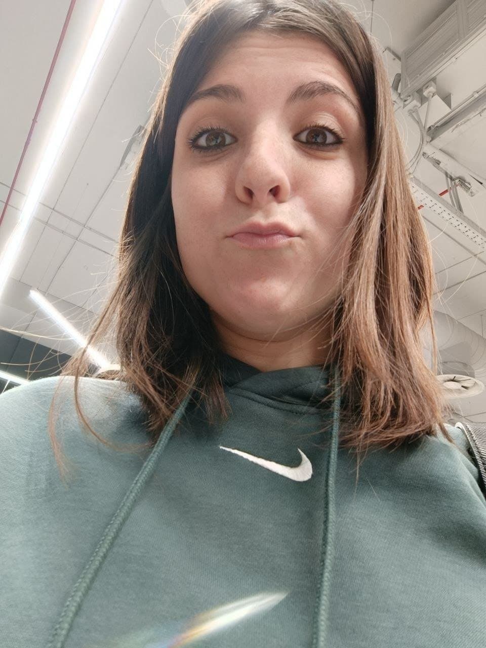 25 y/o Italian Loves Anal