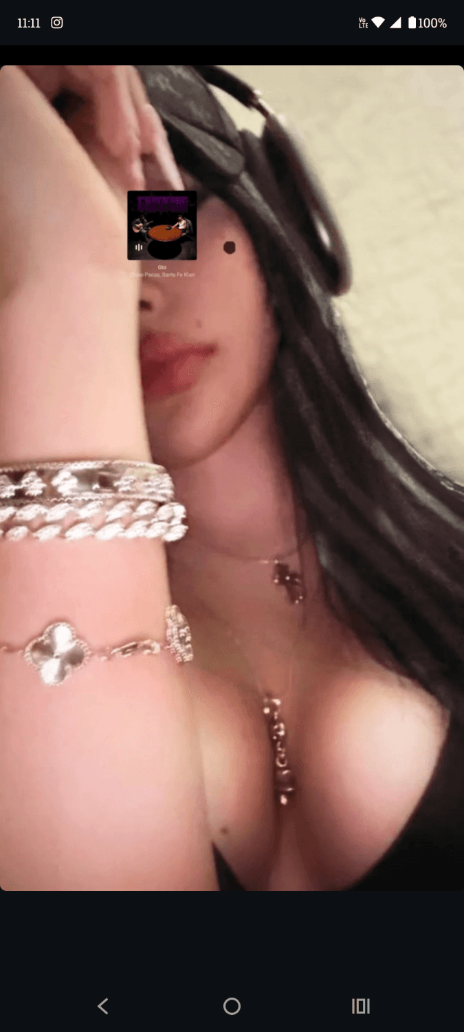 Flaquita hermosa con cuerpazo paso perfil