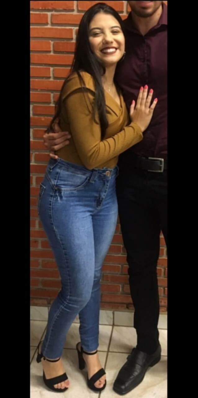 Click to view full size Vadia transando, senta, chupa e pede pra foder gostoso