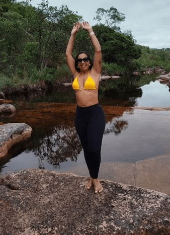 Das irmãs vc vai de qual magrinha ou a rabuda? Alana ou Alana ?