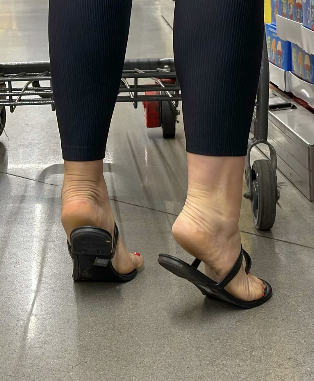 MILF heel pop