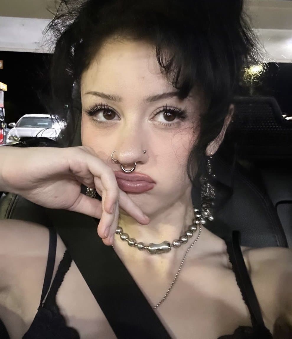 Goth tiktok slut might as well do porn atp
