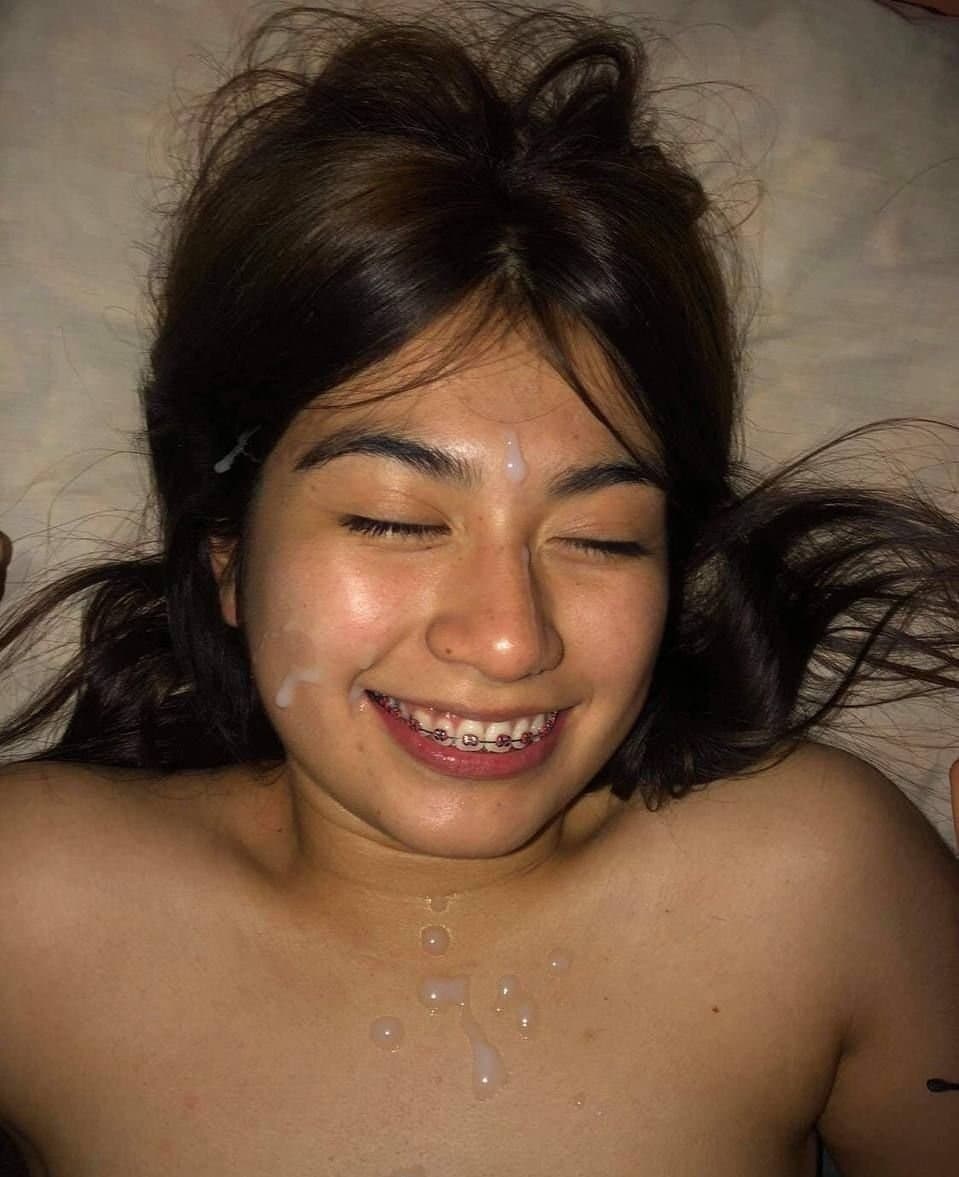 Tan peque y ya tan puta