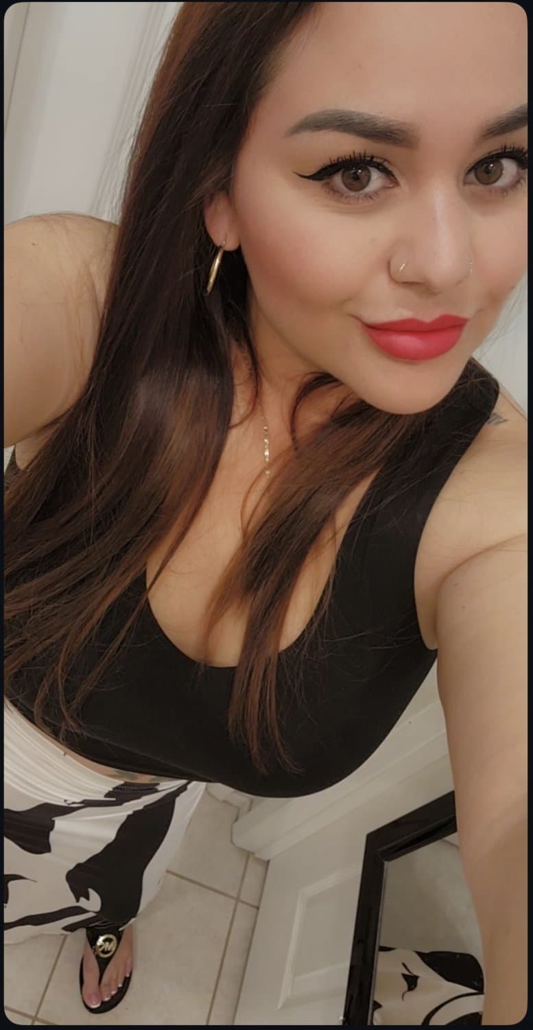 Single milf Latina knows I want her