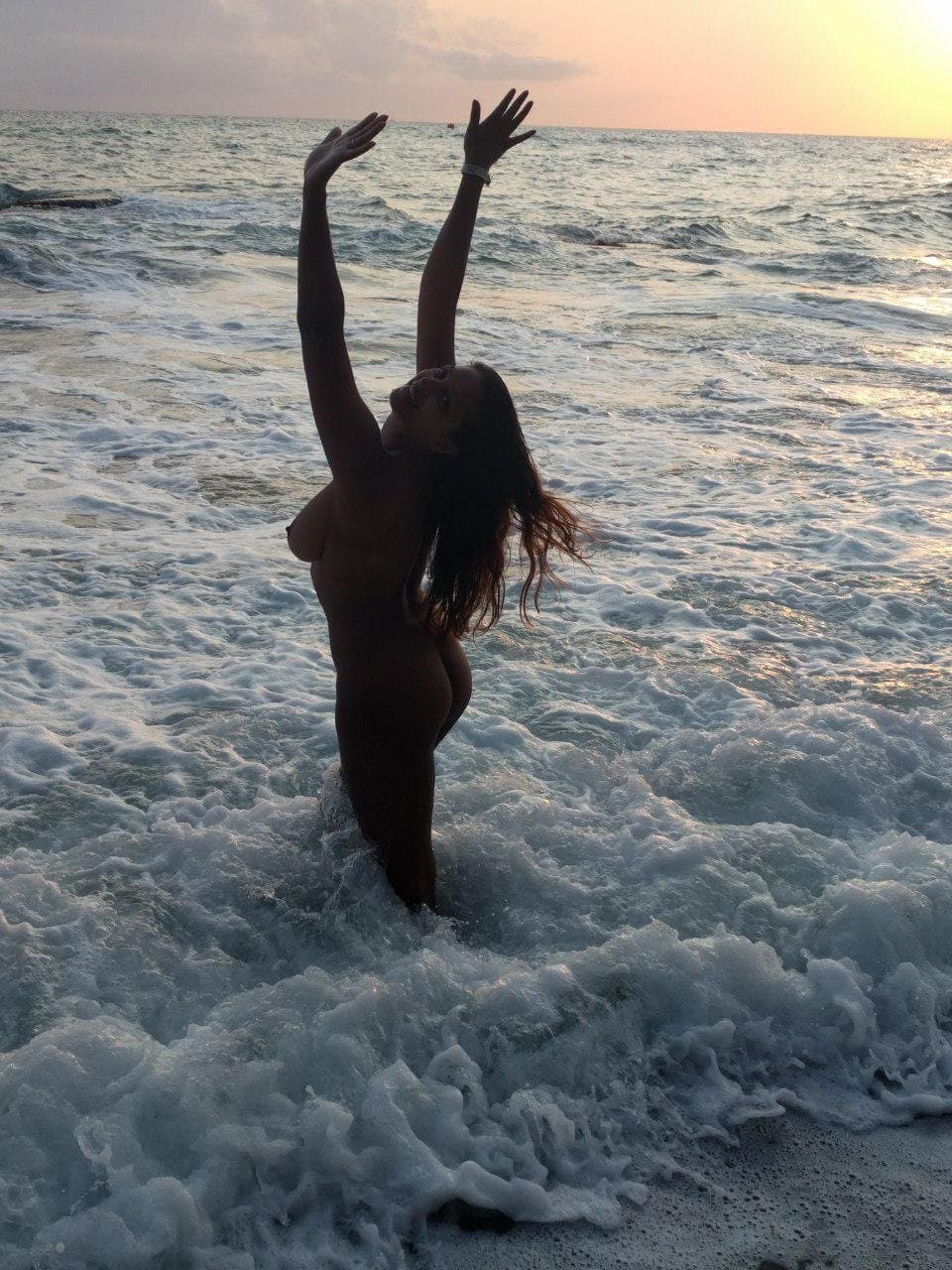 Dusky Busty Amateur UK British Indian swinger hotwife Priya