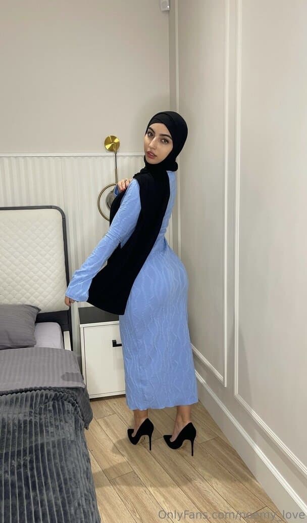 Noémy la plus grosse chienne arabe ?? ( Gros Seins - Gros Cul )