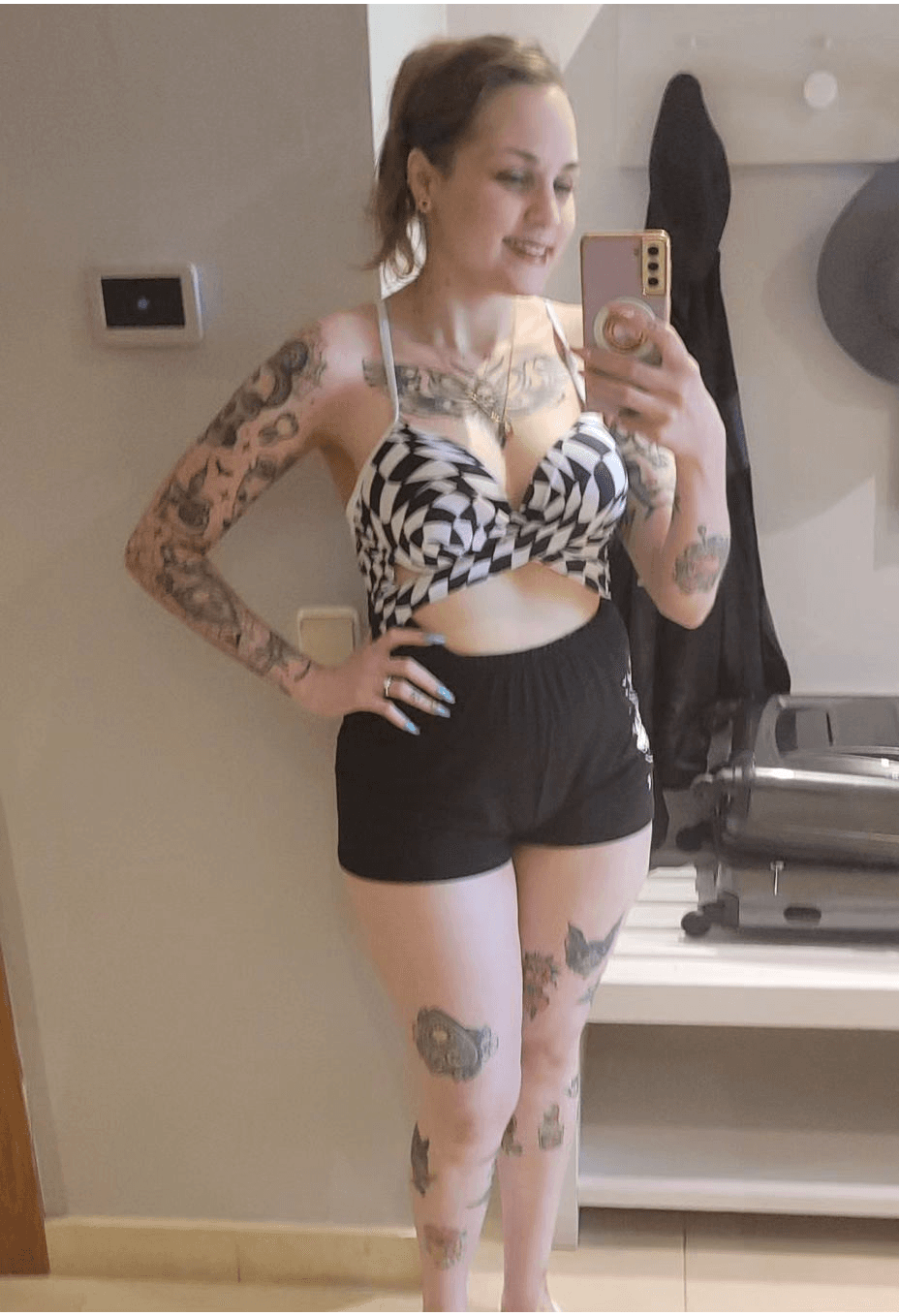 What a cute little bitch. Leaked shots of her ass and her ex husband grabbing her ass.