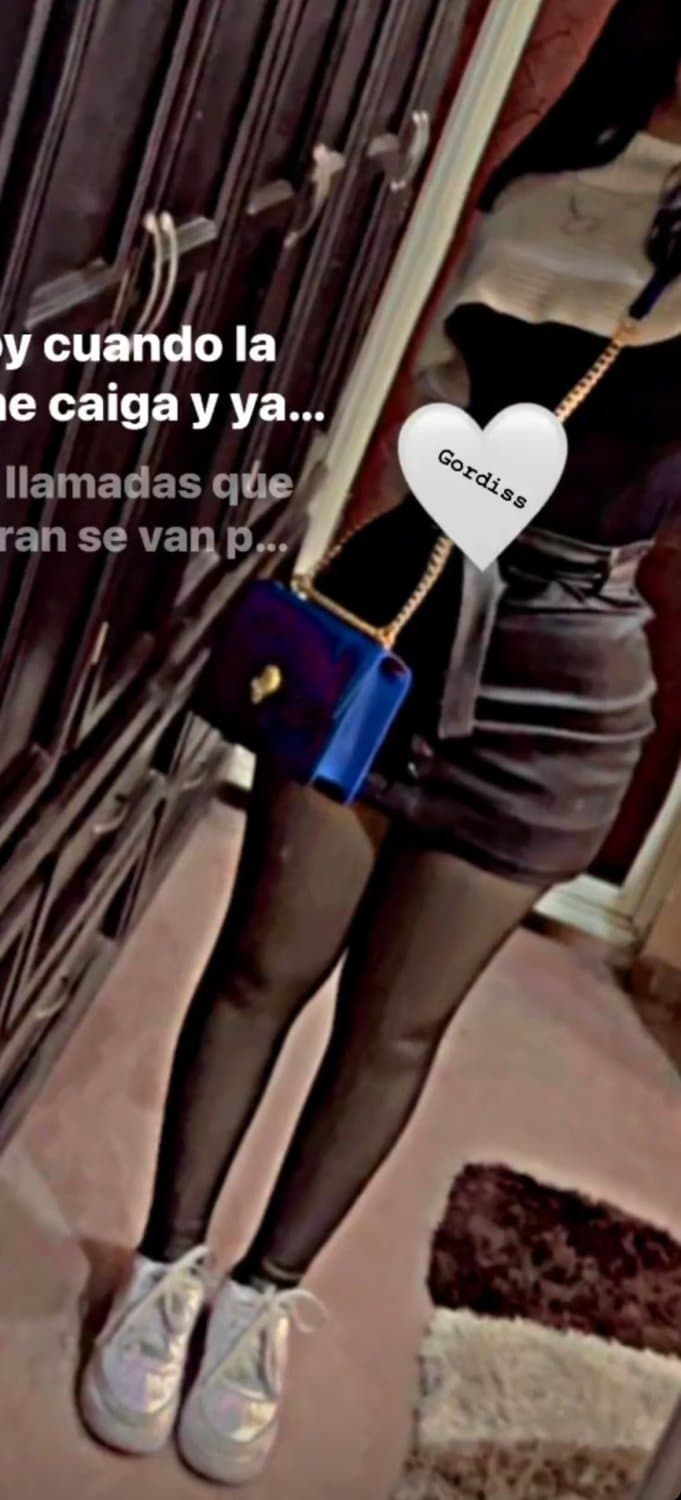 Chaparrita nalgona con algunos fakes