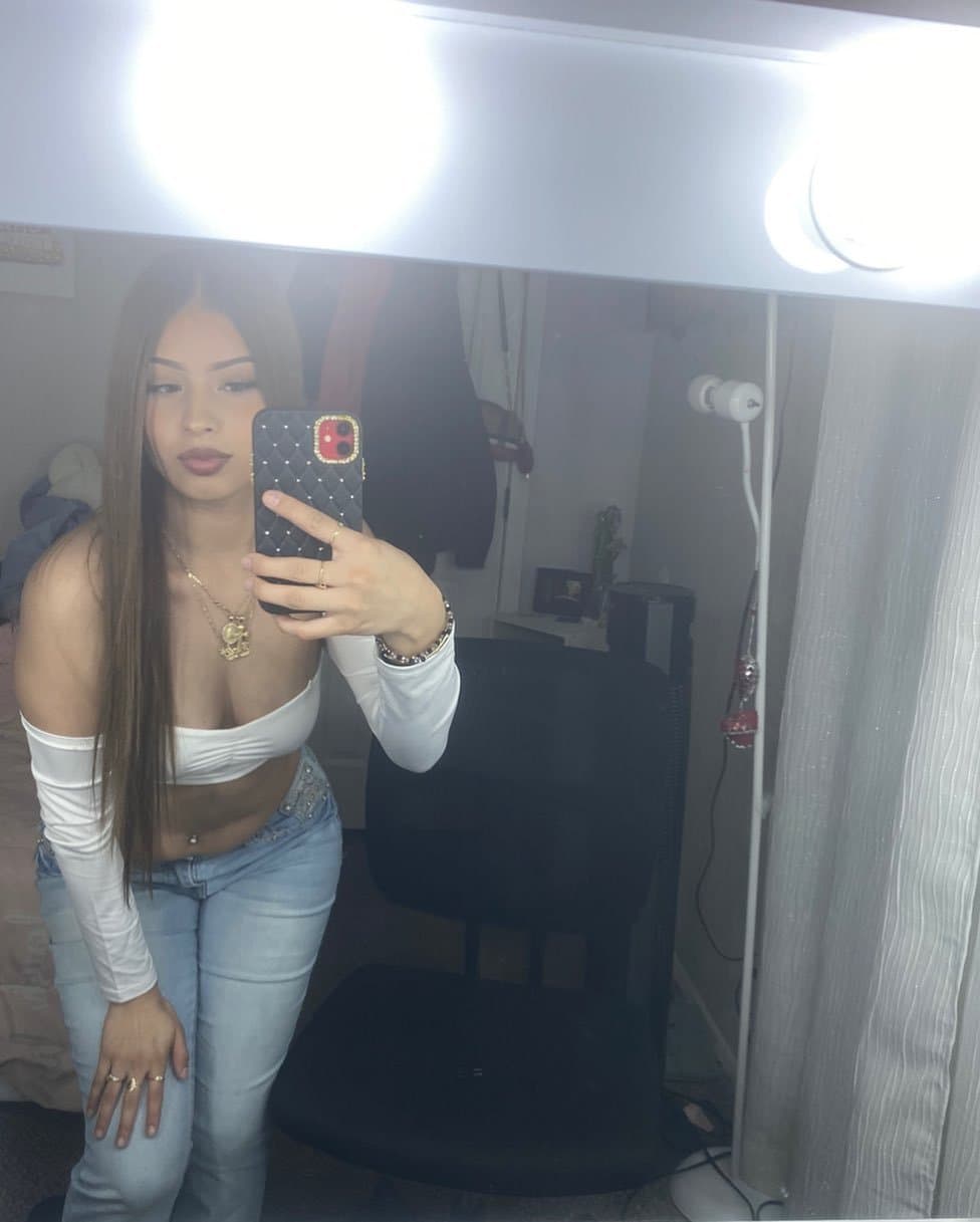 Beautiful perfect body latina creames on dick