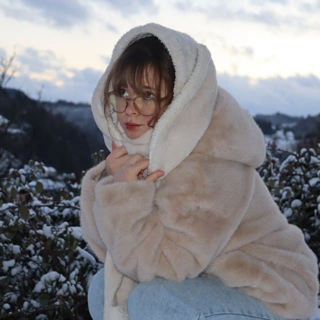 Click to view full size Cute blonde slut show her new shoes. Sexy feet high heels