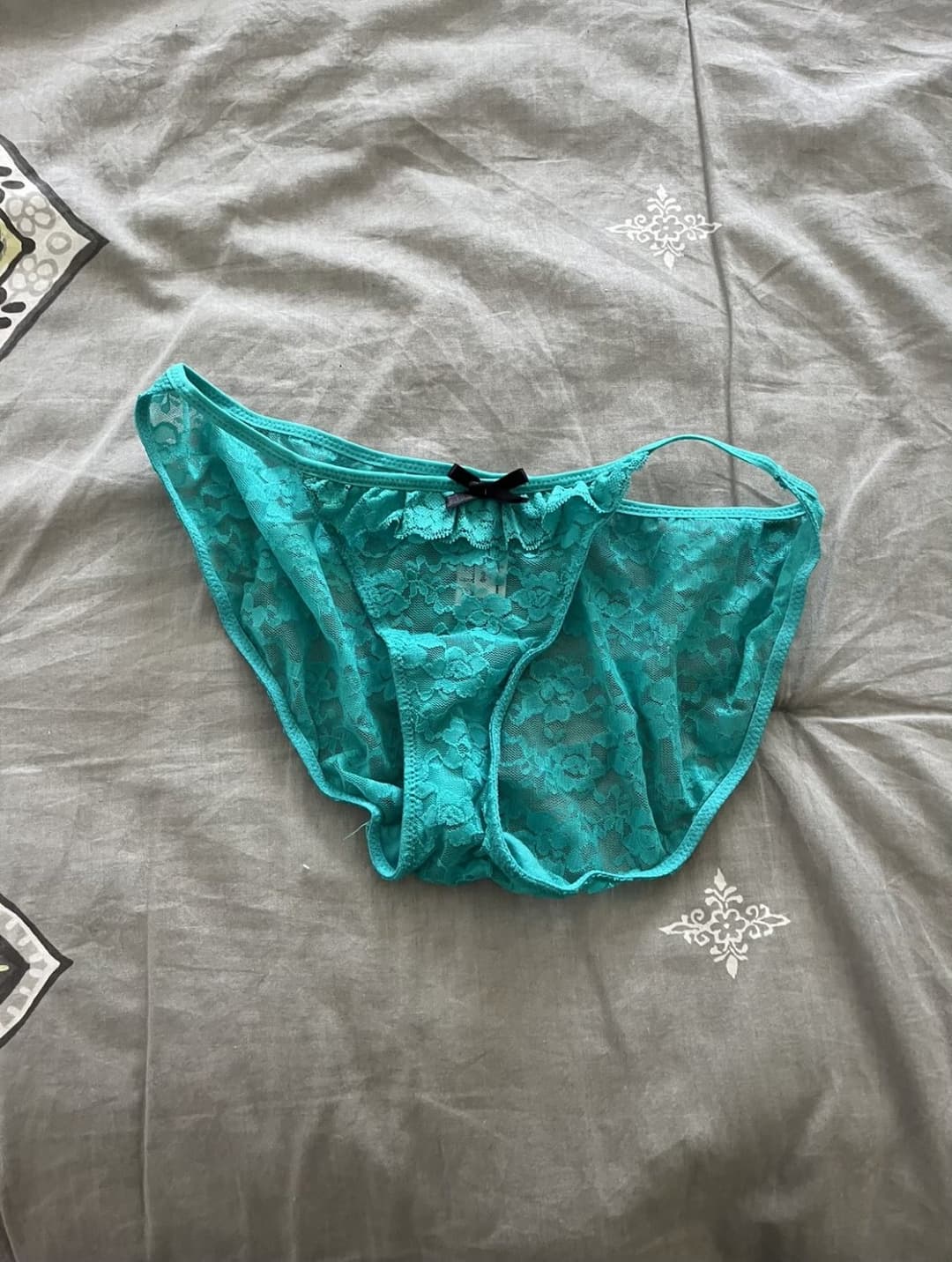 Jizzed 1000th to my roomate GF lingerie pics until I found her lingerie