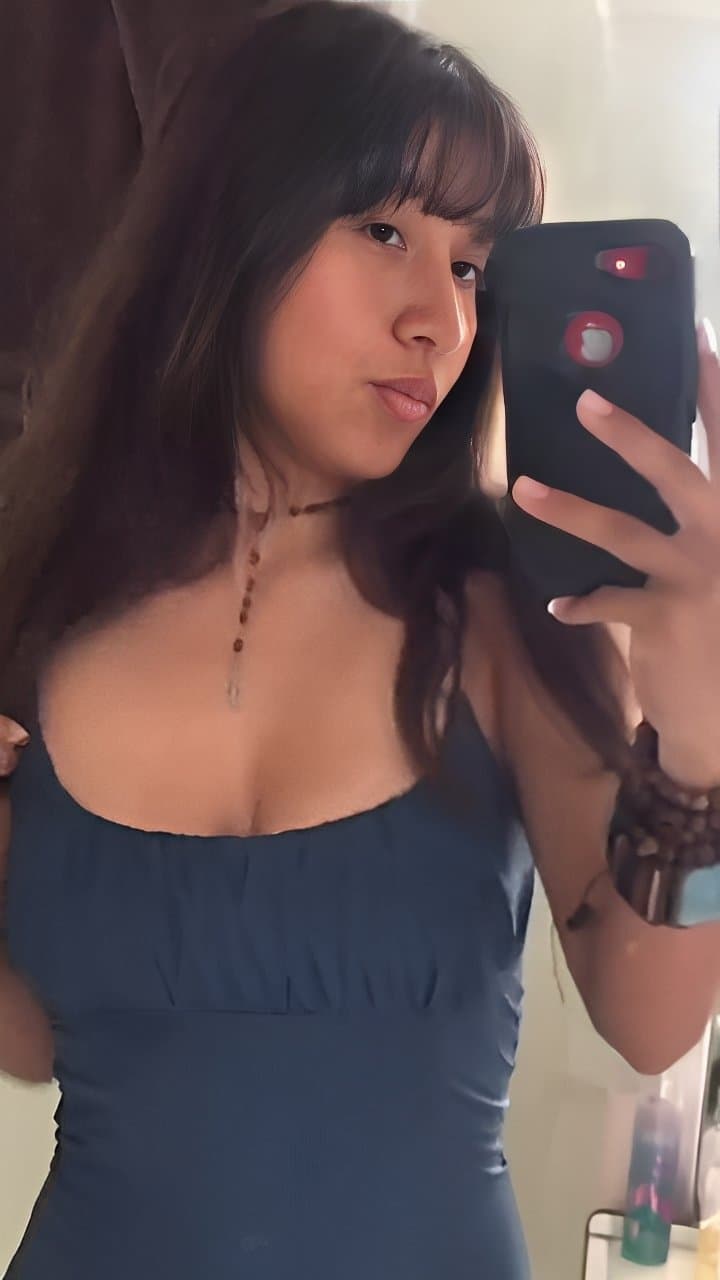 Cocksleeve gabbie showing herself off