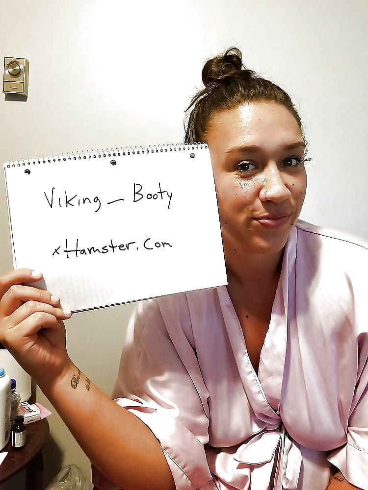 Sexy pawg milf naked and pissing