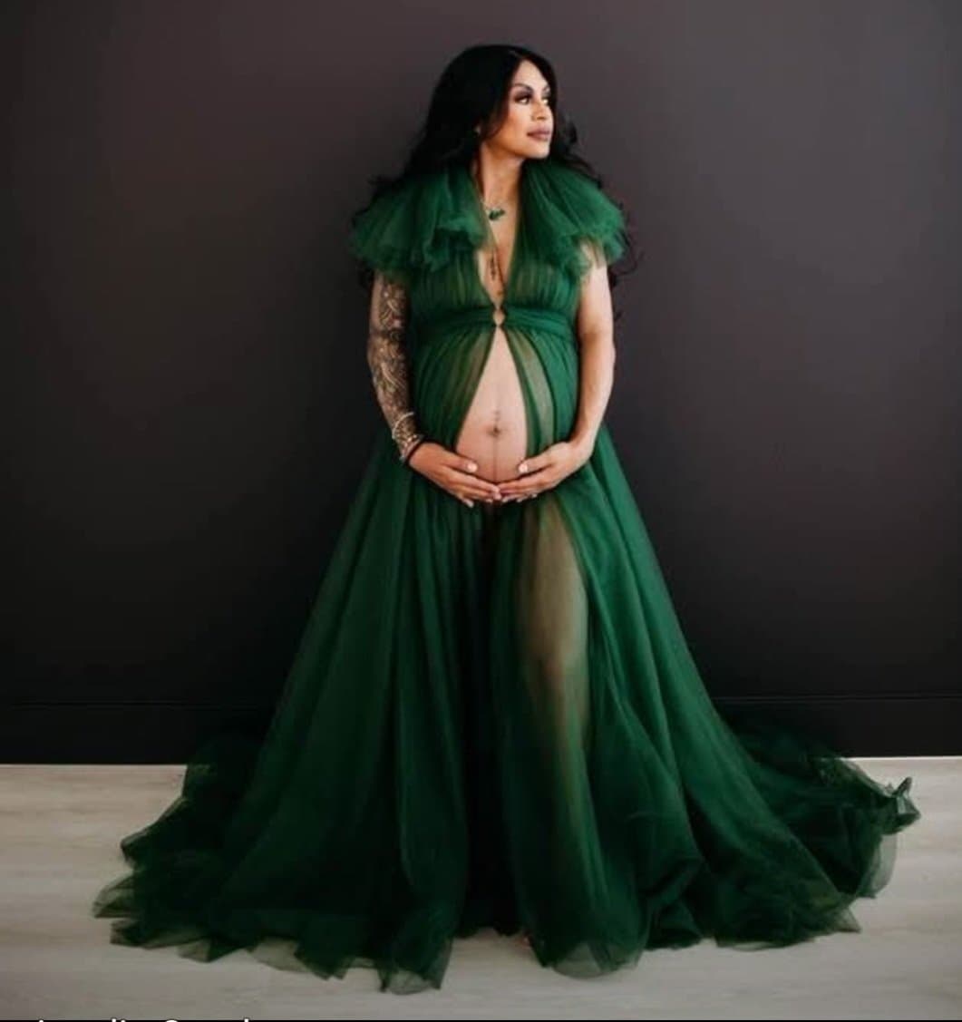 Sexy Latina MILF, Pregnant, Feet, Fit, Comments Welcomed.