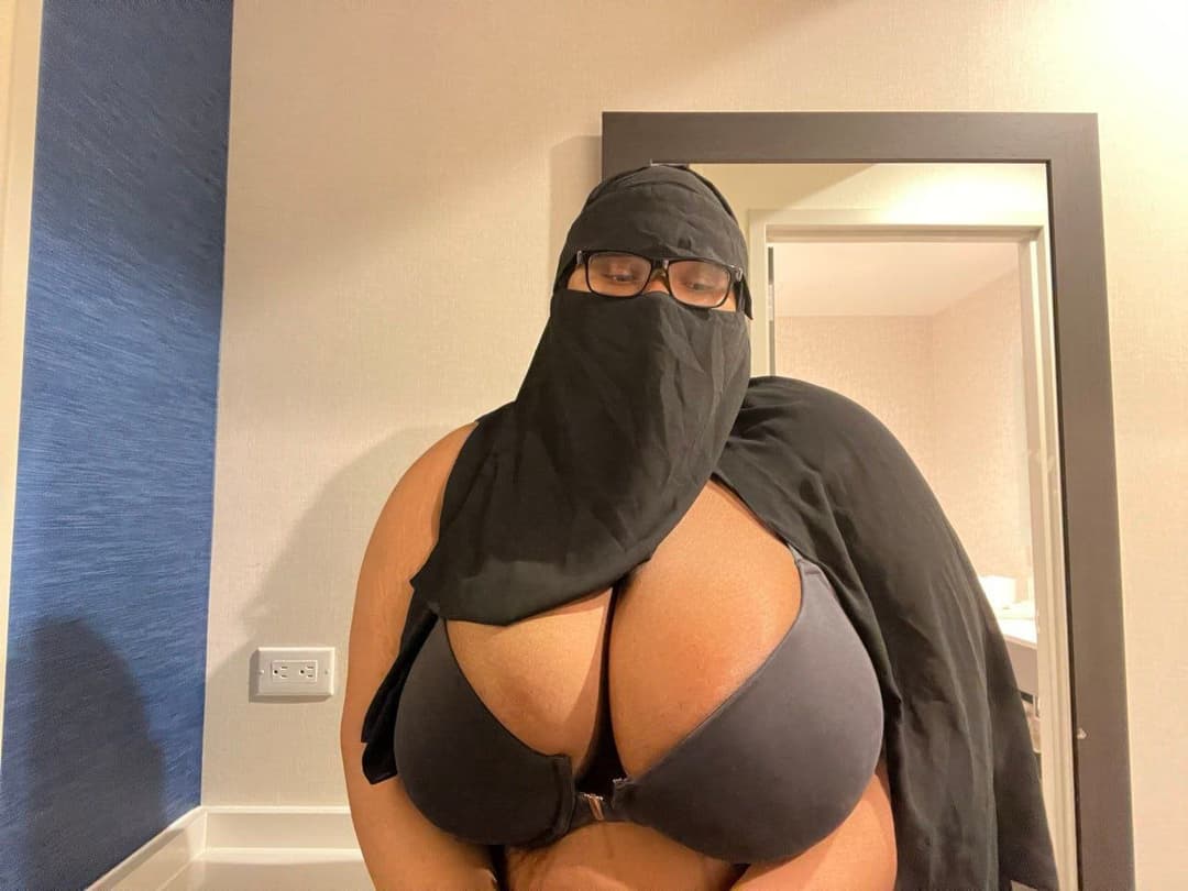 Chubby Hijab Milf?