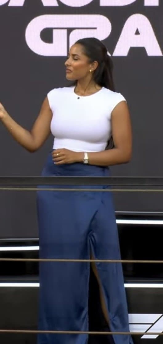 Brown whore loves flaunting her curry cannons on stage. Yeah shake those brown tits you slutty cunt