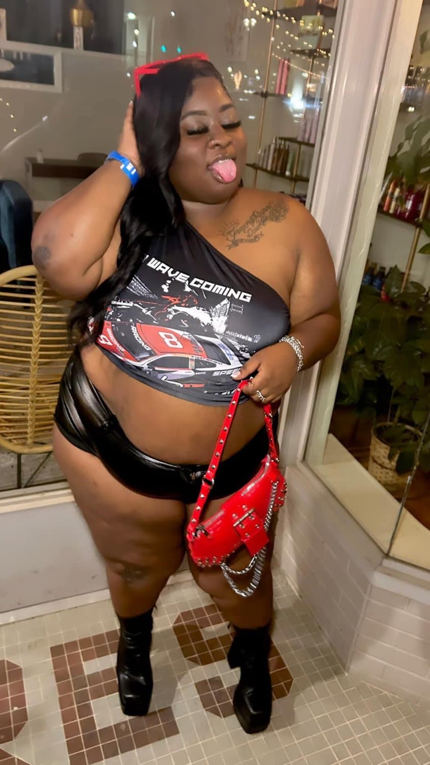 THICK HUGE CHOCOLATE SEXY CHUNKY EBONY SSBBW BBW BIG OLE JUICY ASS GOONER MATERIAL