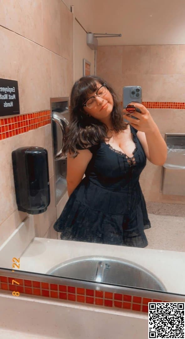 Kaylee - 23yo Big Tits (Non-nude)