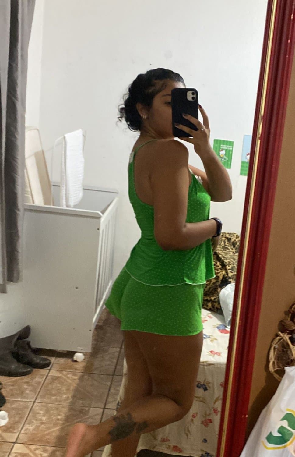 essa morena é uma maquina de quicar, tem uma buceta gigante, e gosta muito de porra na buceta pv