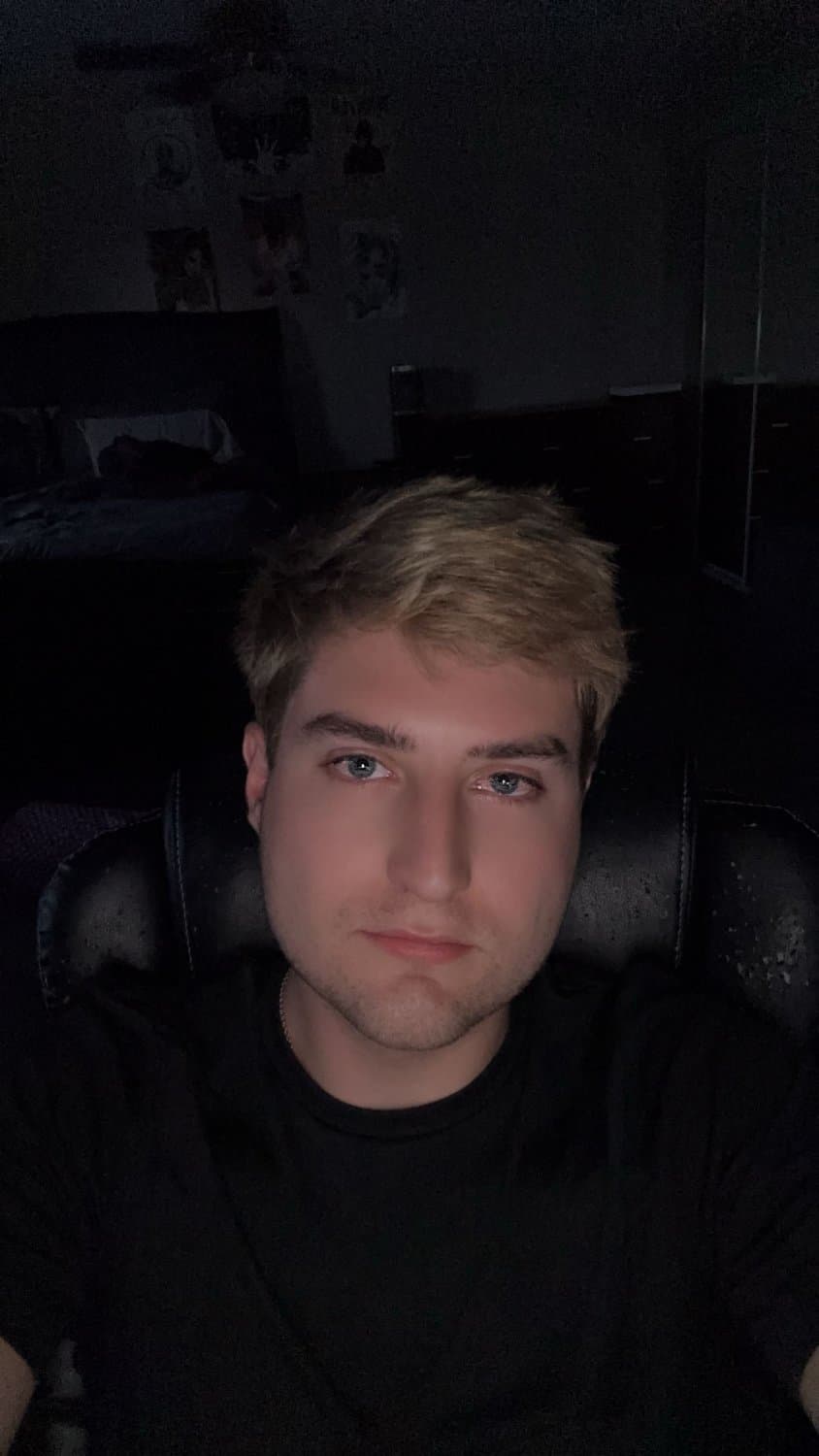 26 year old closeted bicurious slut Braden from Cali