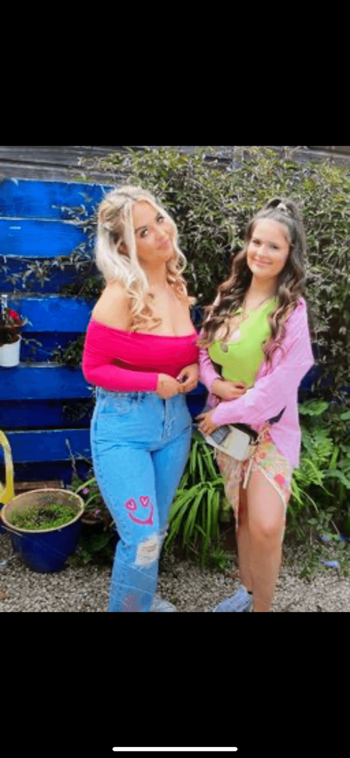 Click to view full size Snap slut Rose showing what a good fuck toy she can be