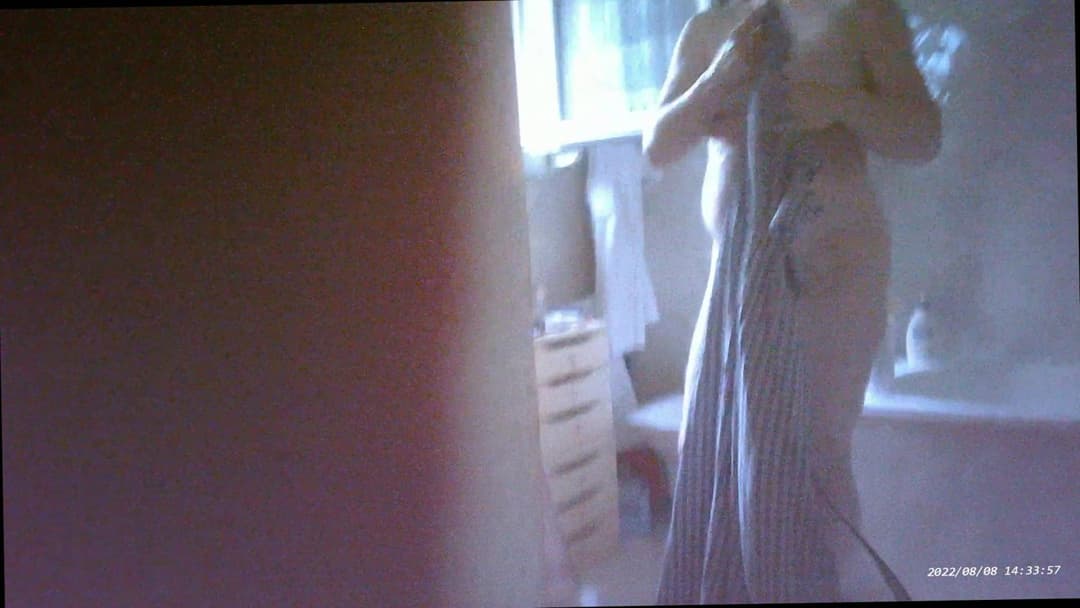 She was more than pantyless : commando