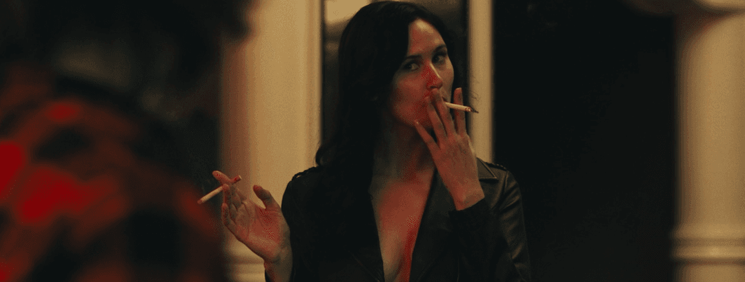 Click to view full size smoking horror hottie from horror movie A