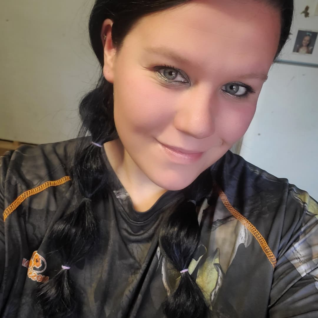 Repost if you would fuck this hot mom