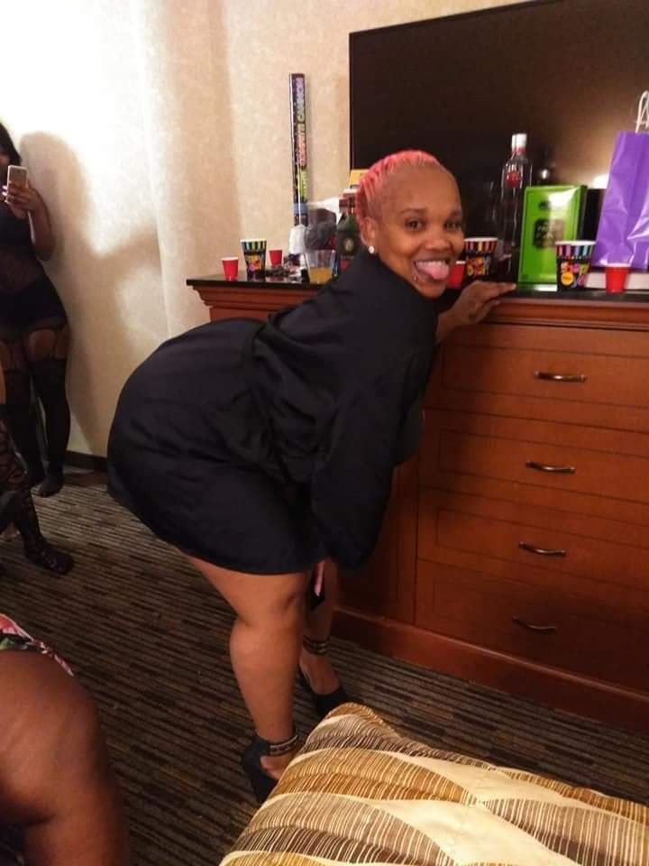 Freaky Bi Bbw Auntie (She need to start a only fans) I would not pull out 19