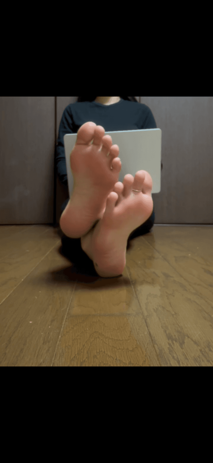 Crazy Japanese Girl shows feet in India loves indian men cheats on me in India