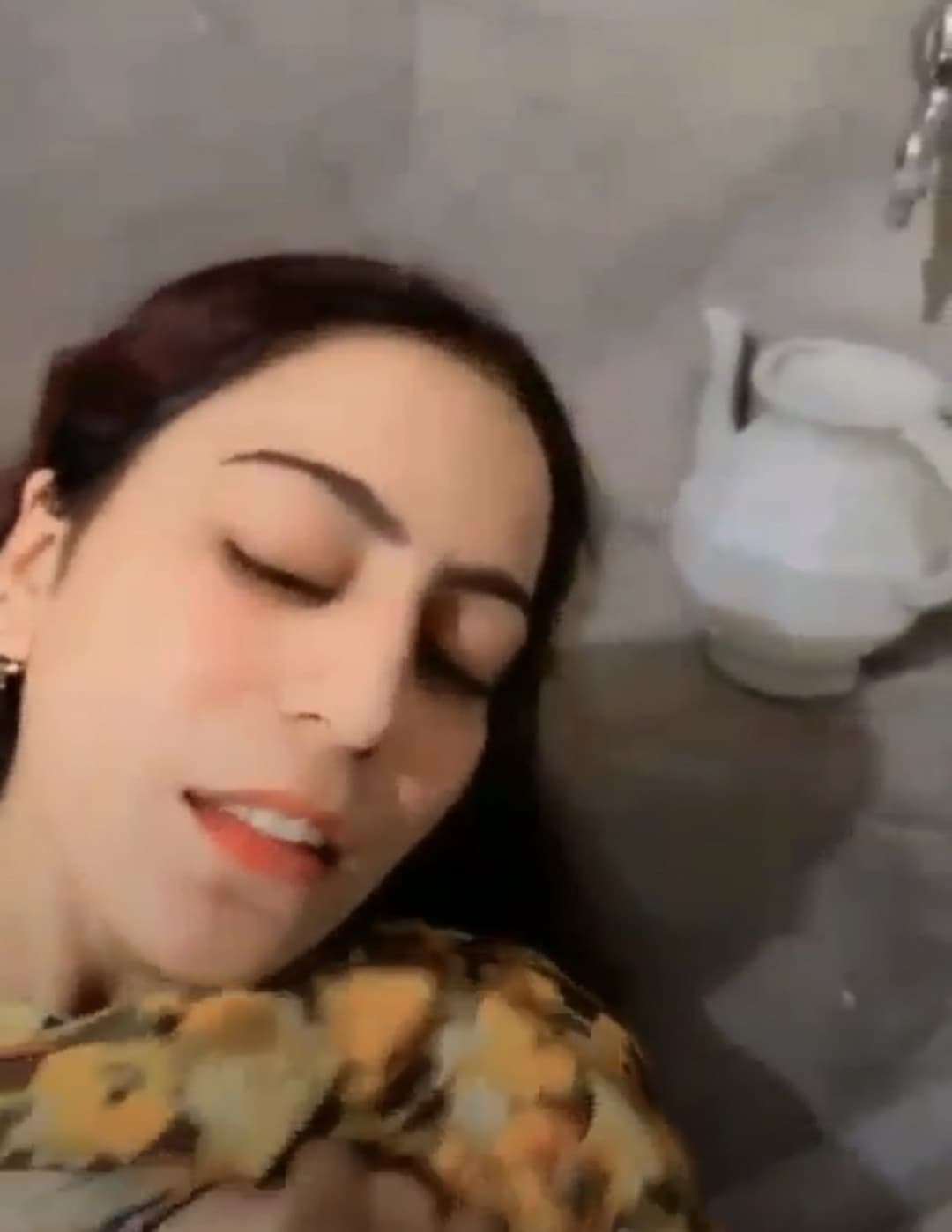 Desi bhabi take big dick inside and enjoy