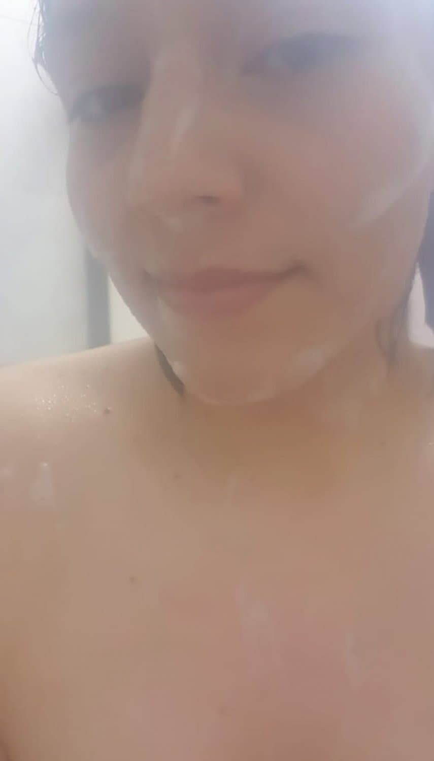 María novia putita  abre toda la conchita