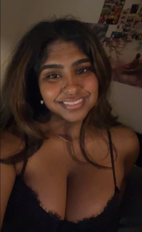 Click to view full size Big titty tamil girl