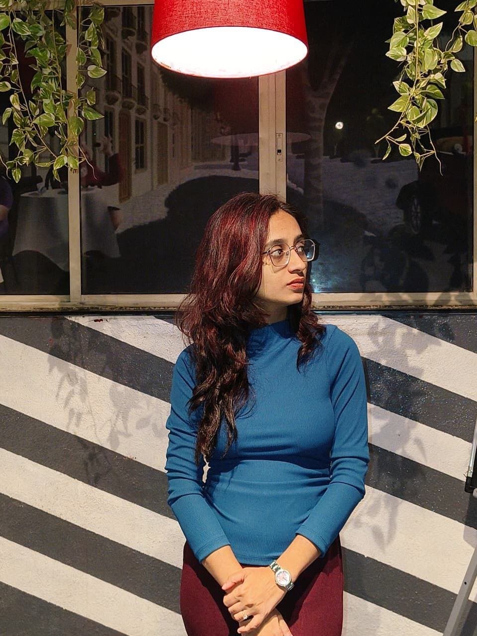 Desi Indian Horny Beautiful Club Girl With Different Guys Full Nude & Sucking Dick Blowjob